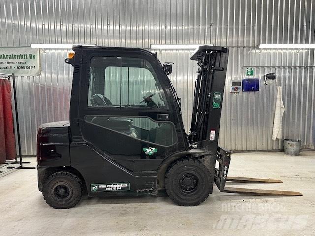 Toyota 52-8 FDF 25 شاحنات الديزل