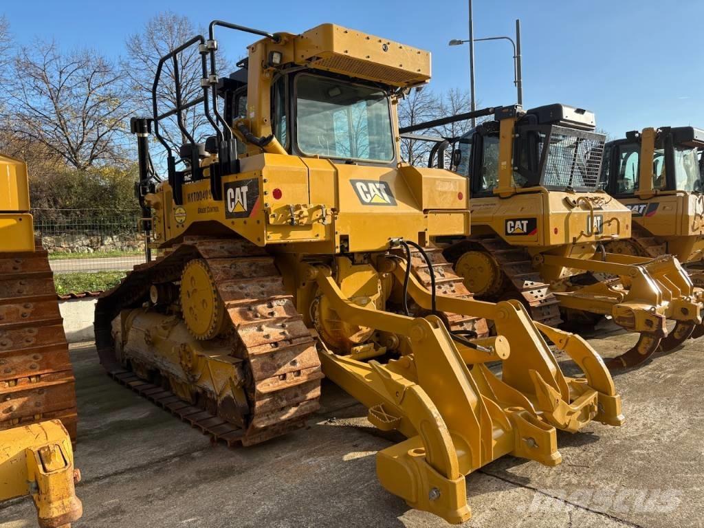 CAT D 6 T XLVP بلدوزرات مجنزرة