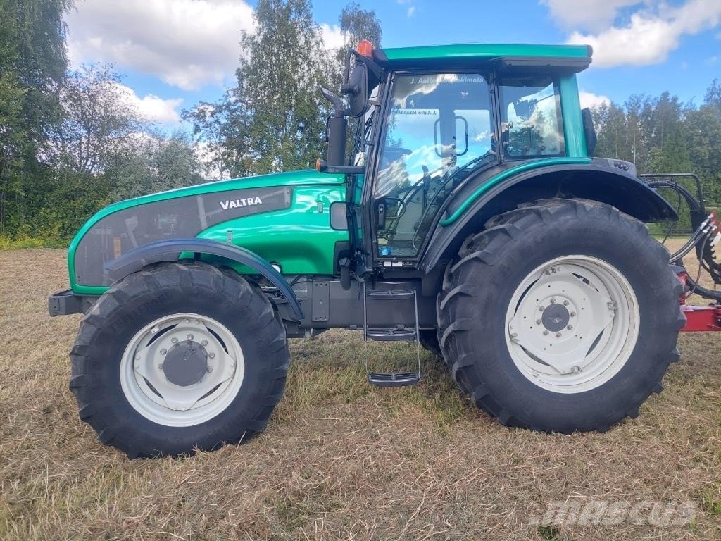Valtra T 171 H الجرارات