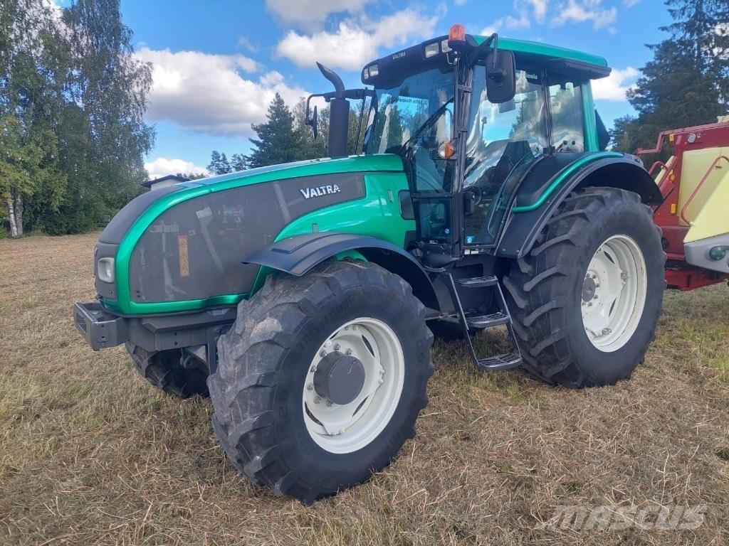 Valtra T 171 H الجرارات