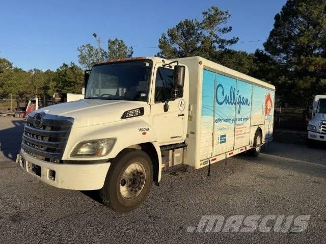 Hino 338 شاحنات نقل المشروبات