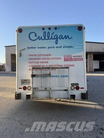 Hino 338 شاحنات نقل المشروبات