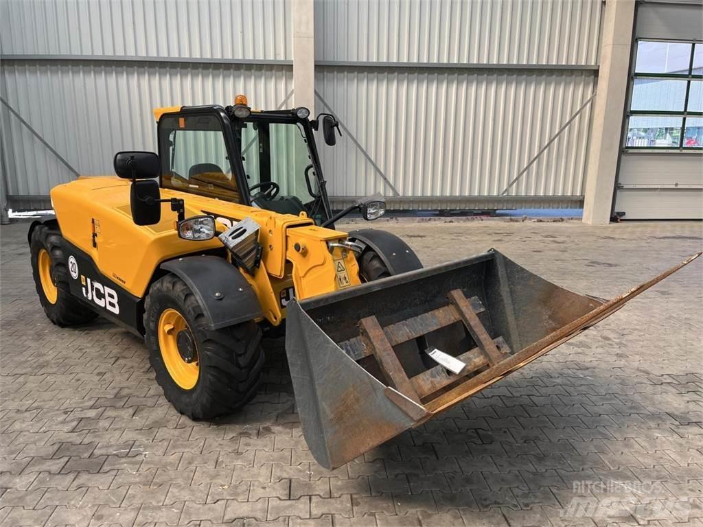 JCB 525-60 Hi Viz معدات مناولة لأغراض الزراعة