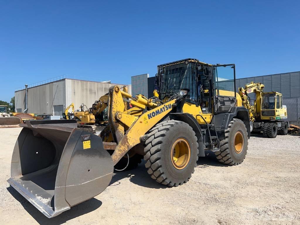 Komatsu WA 270-8 لوادر بعجل