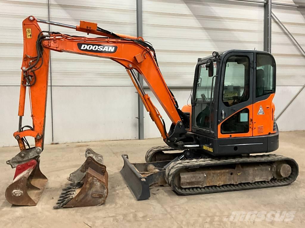 Doosan DX 63-3 حفارات صغيرة أقل من 7 طن (حفارات صغيرة)