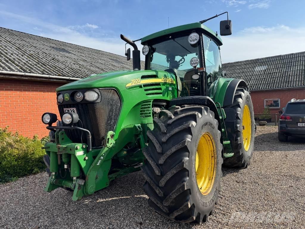 John Deere 7920 الجرارات