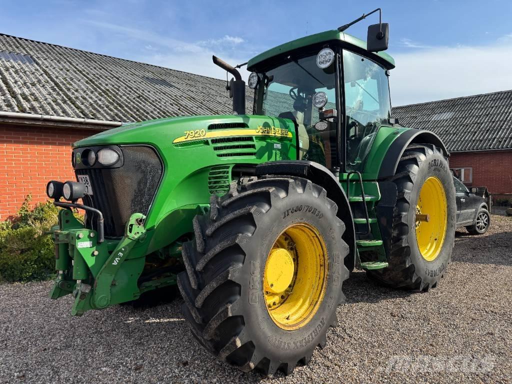 John Deere 7920 الجرارات
