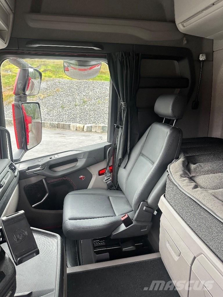 Scania R 590 شاحنات نقل ألواح الخشب