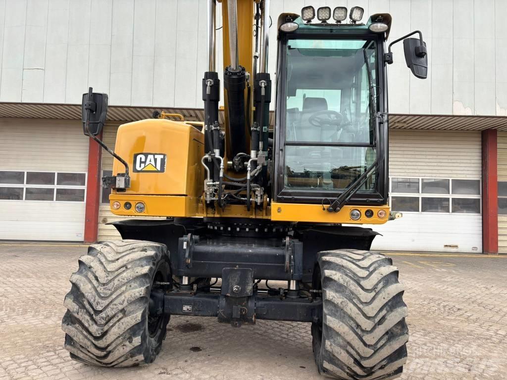 CAT M 318 F حفارات بعجل