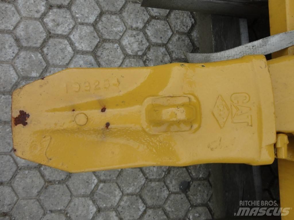 CAT 374 CAT bucket دلاء