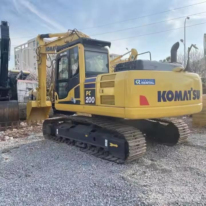 Komatsu PC 200-8 حفارات زحافة