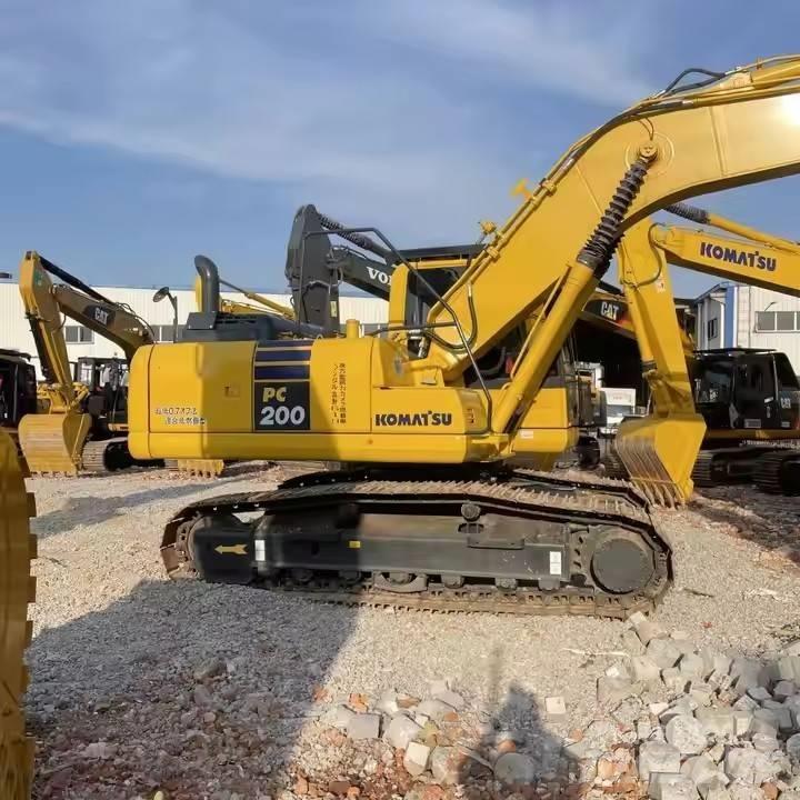 Komatsu PC 200-8 حفارات زحافة