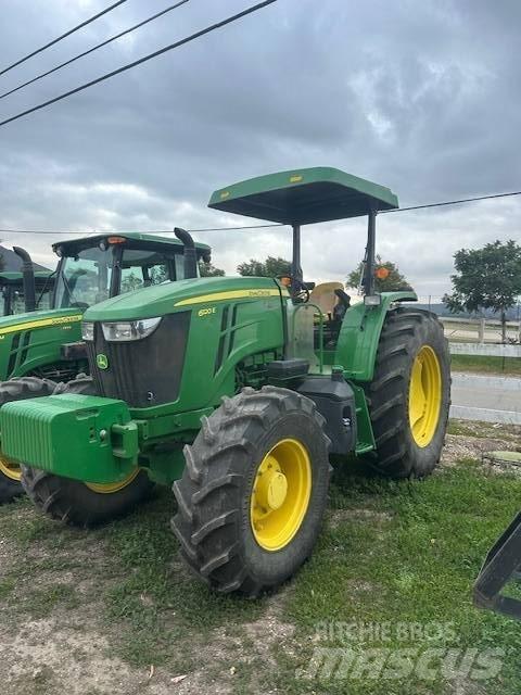 John Deere 6120 E الجرارات