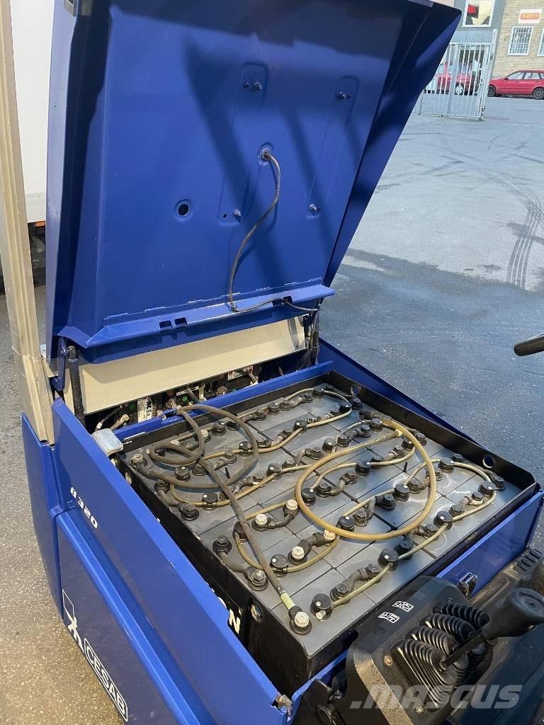 Cesab B320 شاحنات ذات رافعات شوكية تعمل بالكهرباء