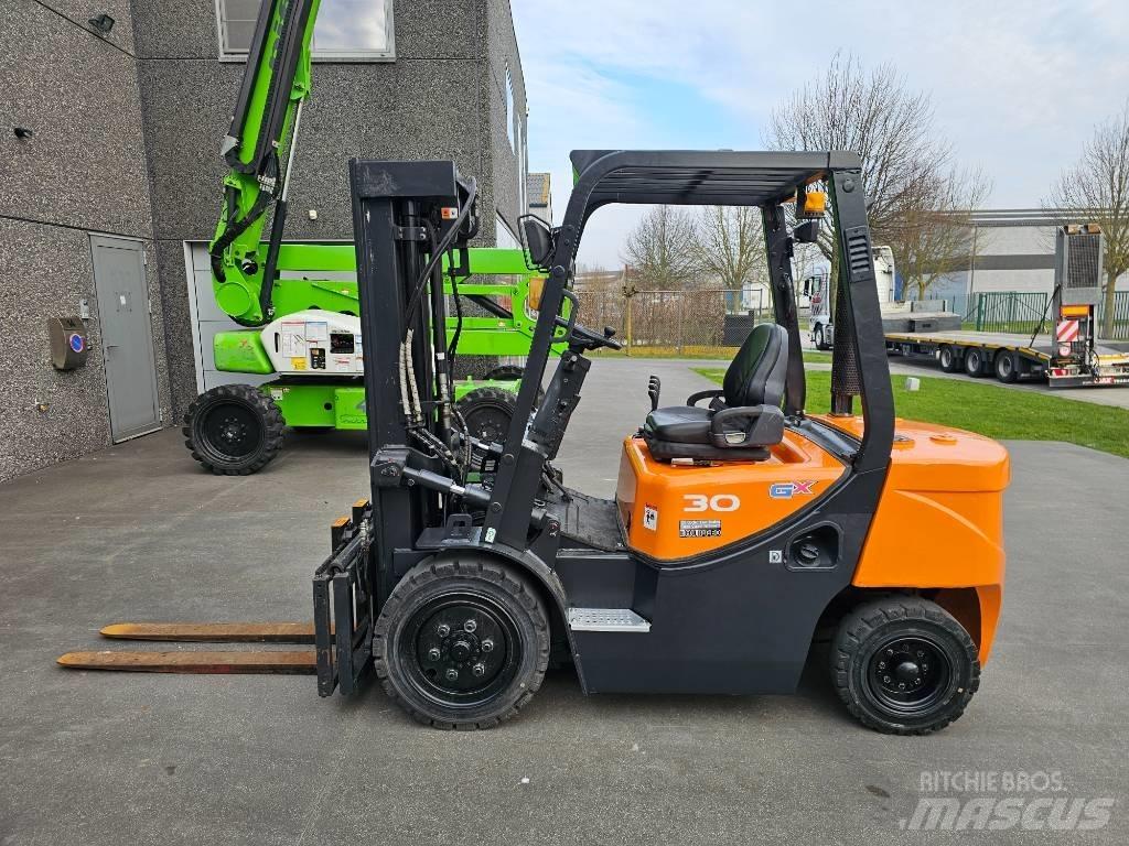 Doosan D 30 G شاحنات الديزل