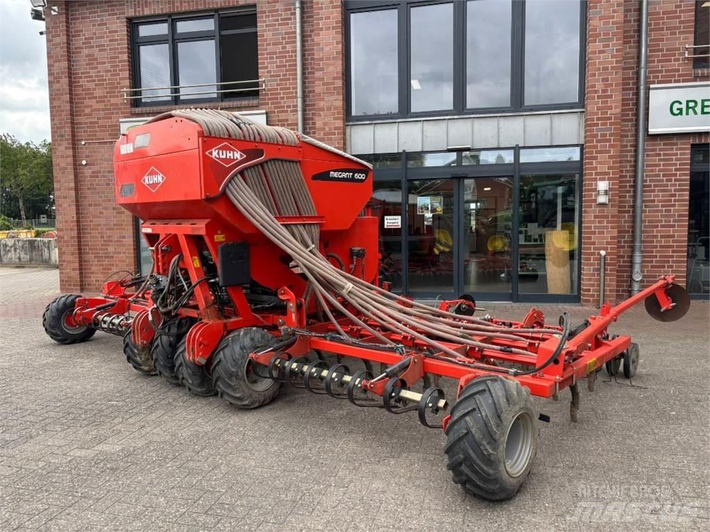 Kuhn Megant 600 ماكينات زراعية أخرى