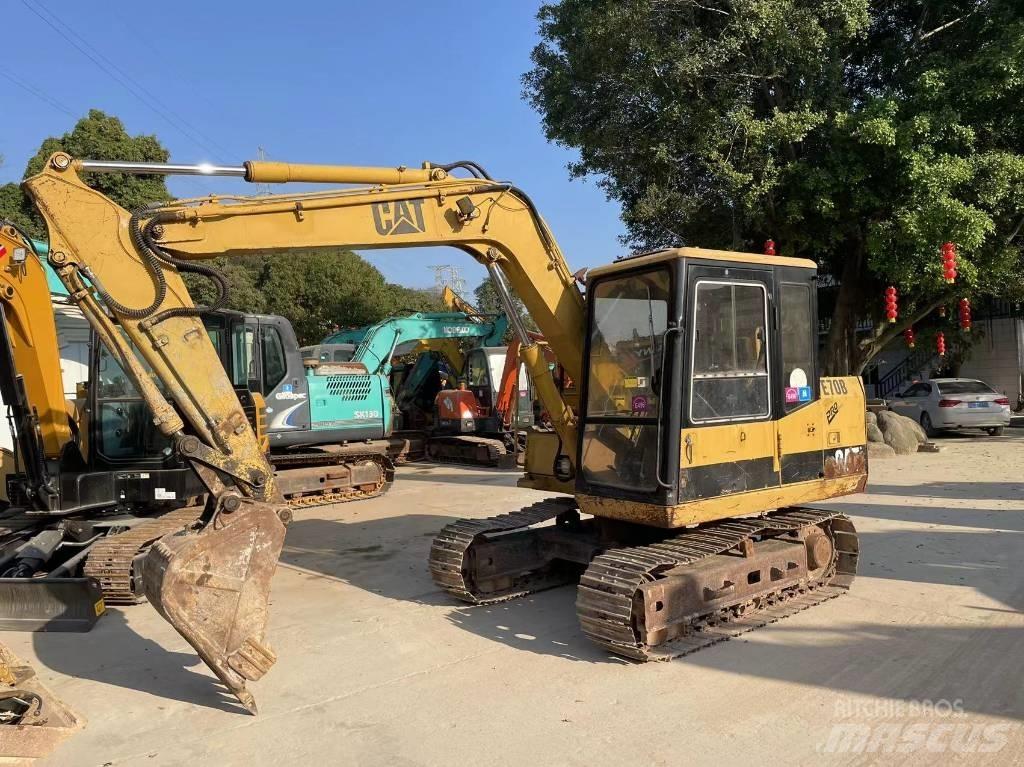 CAT E 70 B حفارات زحافة