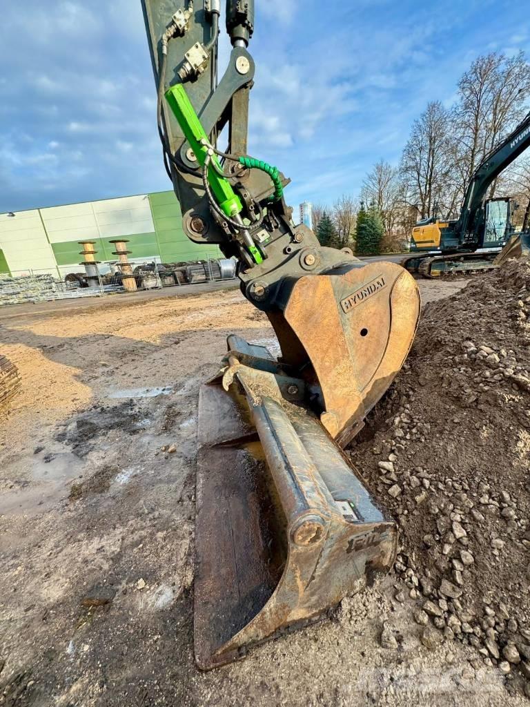 Hyundai HX 220 AL حفارات زحافة