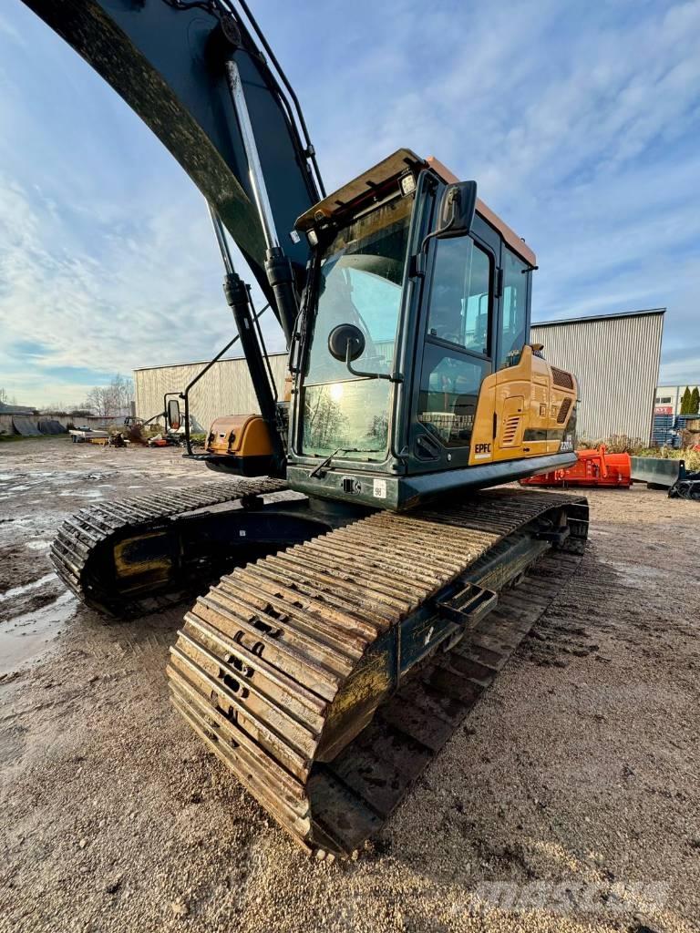 Hyundai HX 220 AL حفارات زحافة