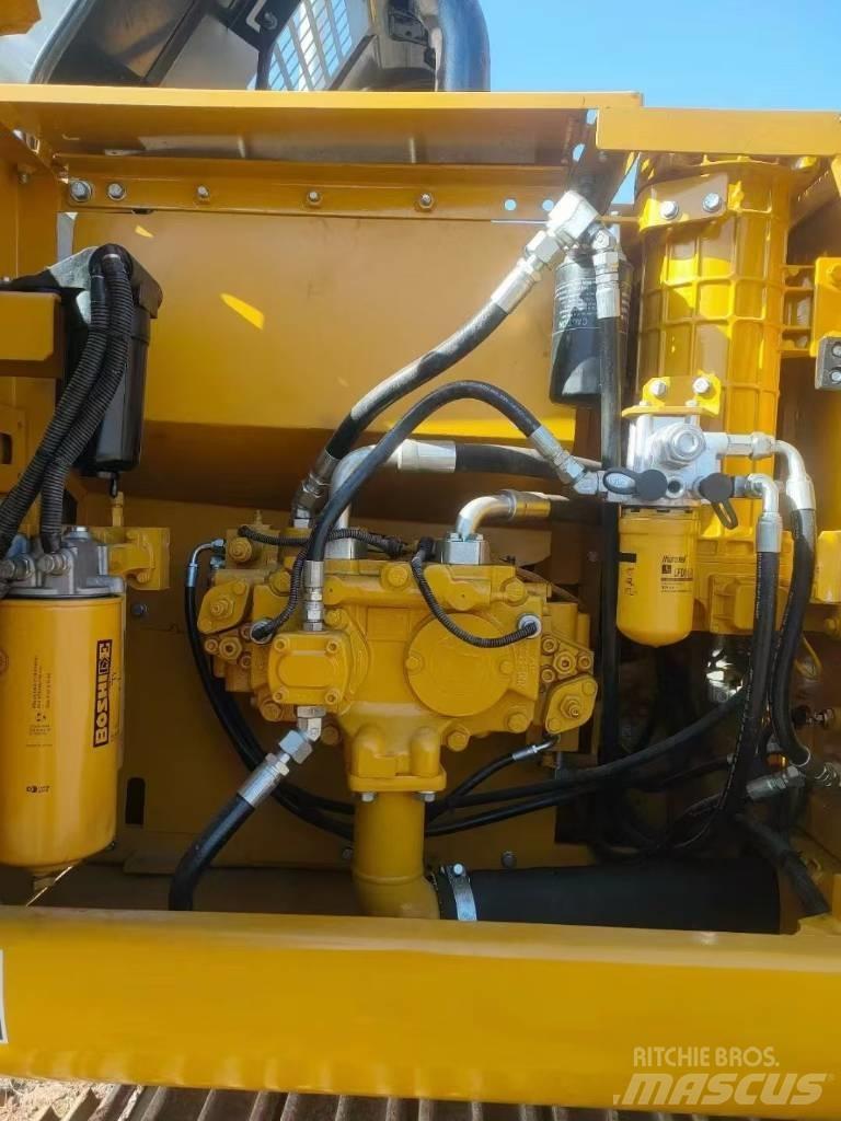 CAT 320D2L حفارات زحافة