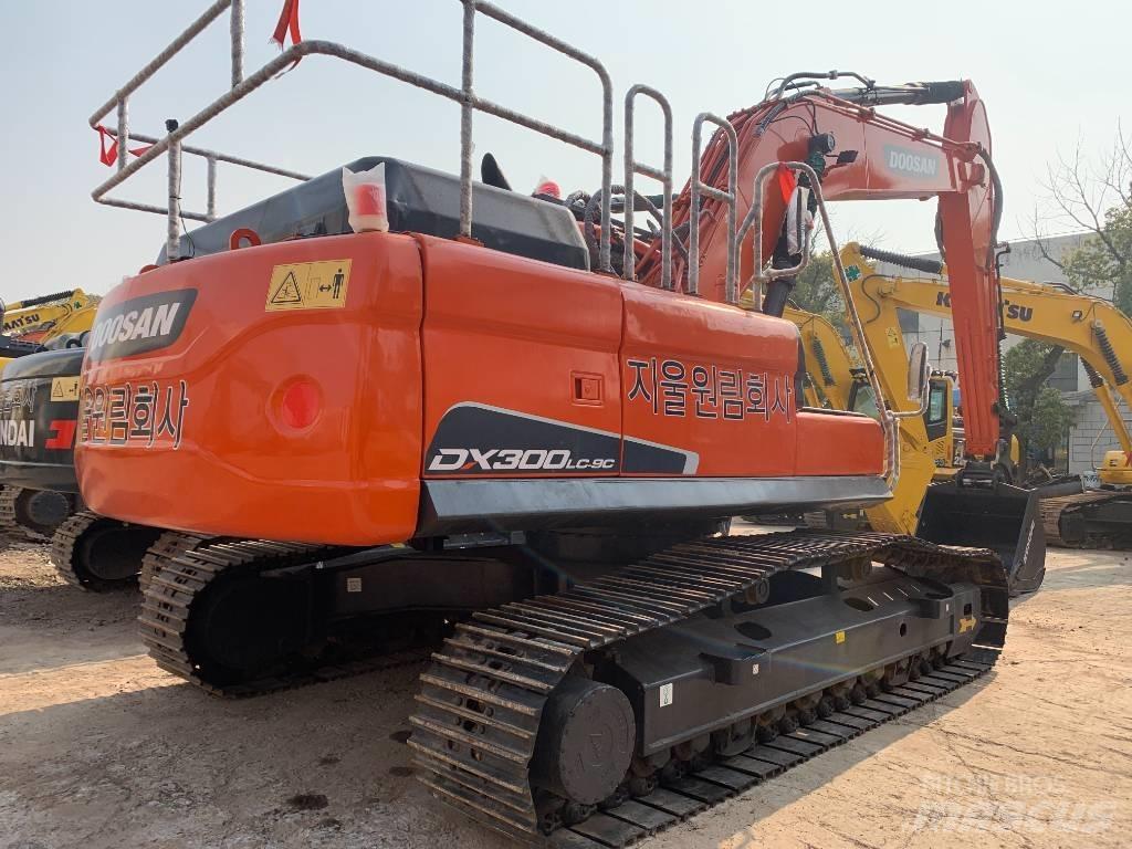 Doosan DX 300 LCA حفارات زحافة