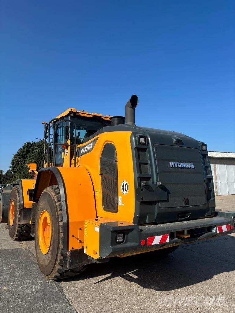 Hyundai HL 970 A لوادر بعجل