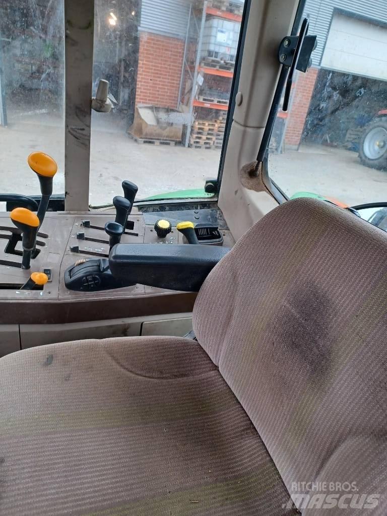 John Deere 6220 الجرارات