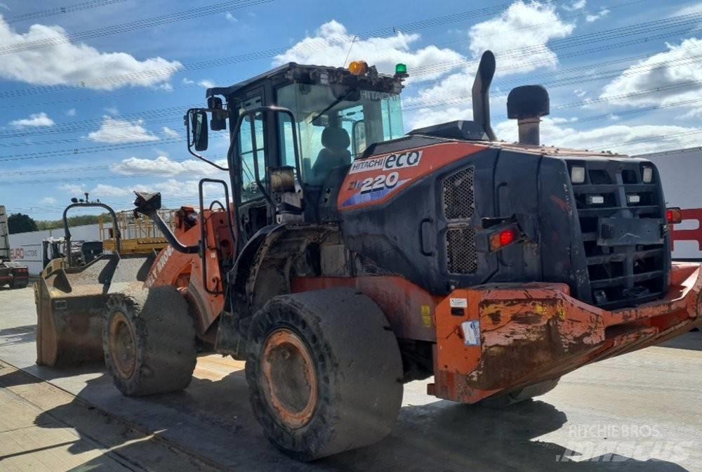 Hitachi ZW 220-6 لوادر بعجل