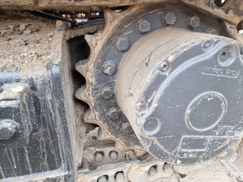 JCB JS 130 LC حفارات زحافة