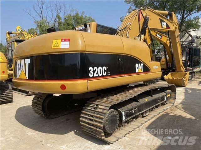 CAT 320 C حفارات زحافة