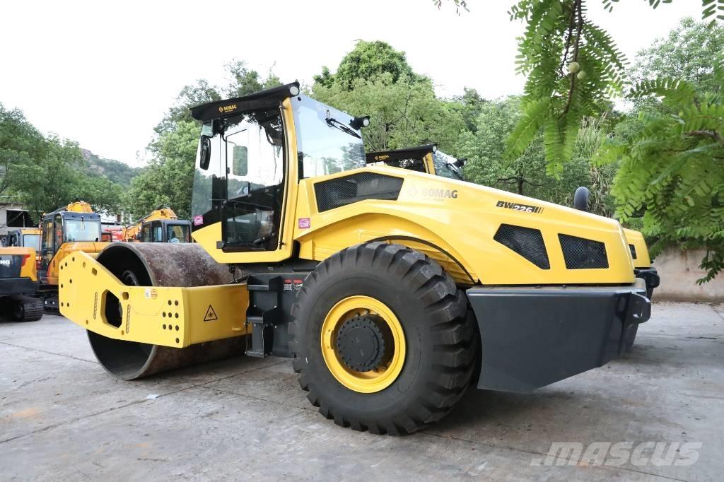 Bomag BW 226 BVC-5 مداحل ثنائية الاسطوانة