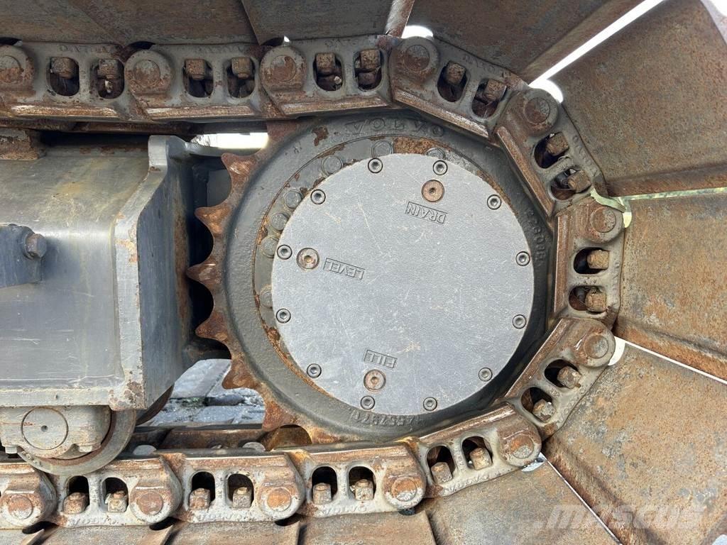 Volvo ECR145EL حفارات زحافة