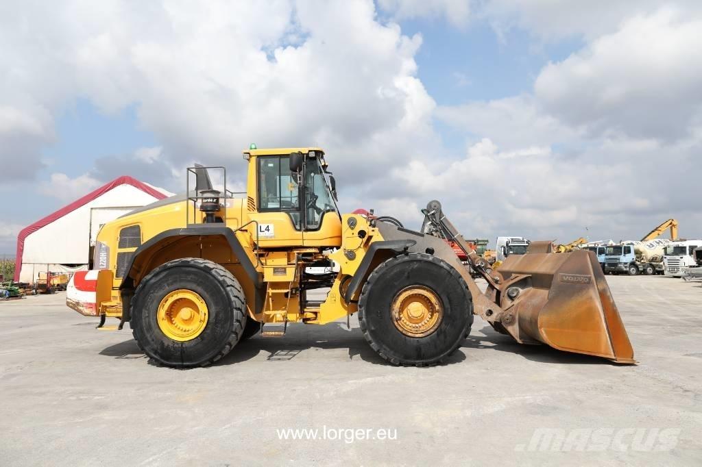 Volvo L 220 H لوادر بعجل