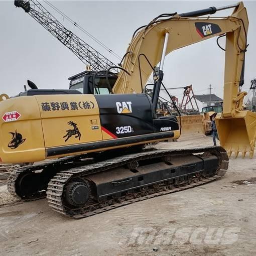 CAT 325 D L حفارات زحافة