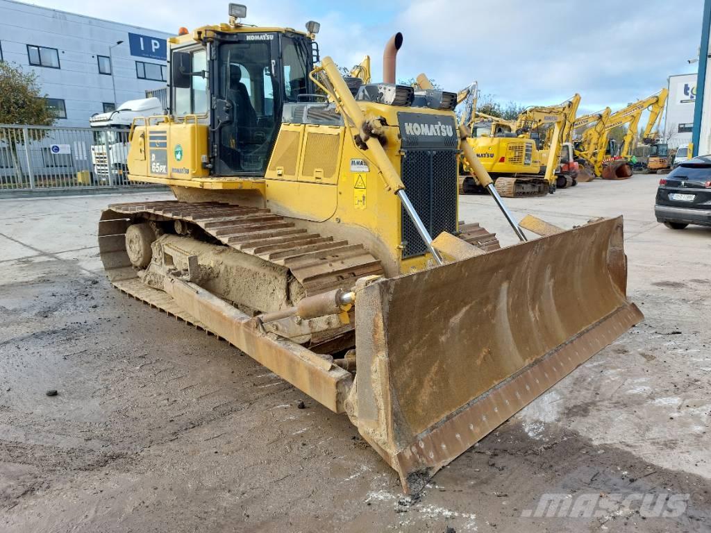 Komatsu D65PX-18 بلدوزرات مجنزرة