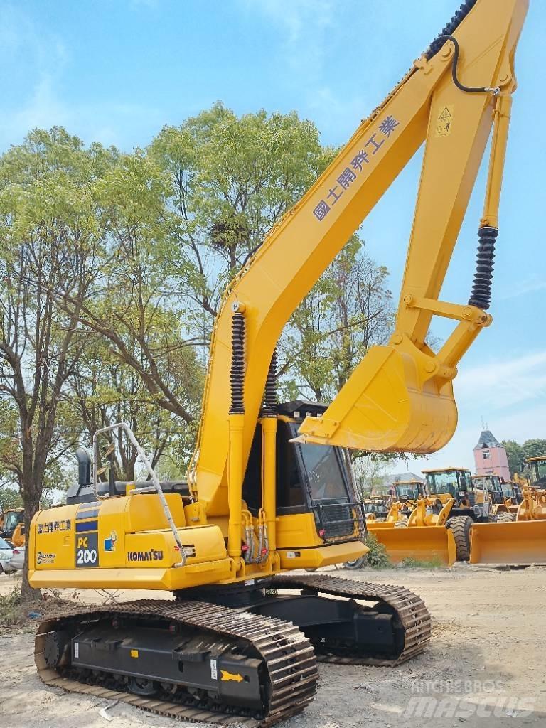Komatsu PC 200-8 حفارات زحافة
