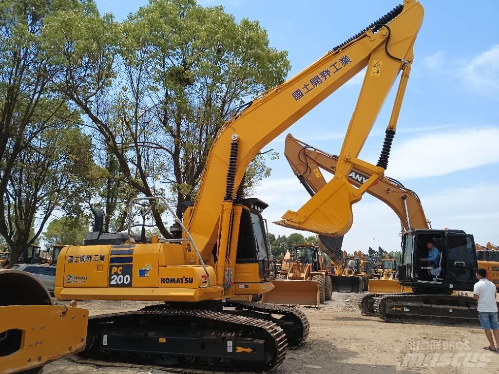 Komatsu PC 200-8 حفارات زحافة
