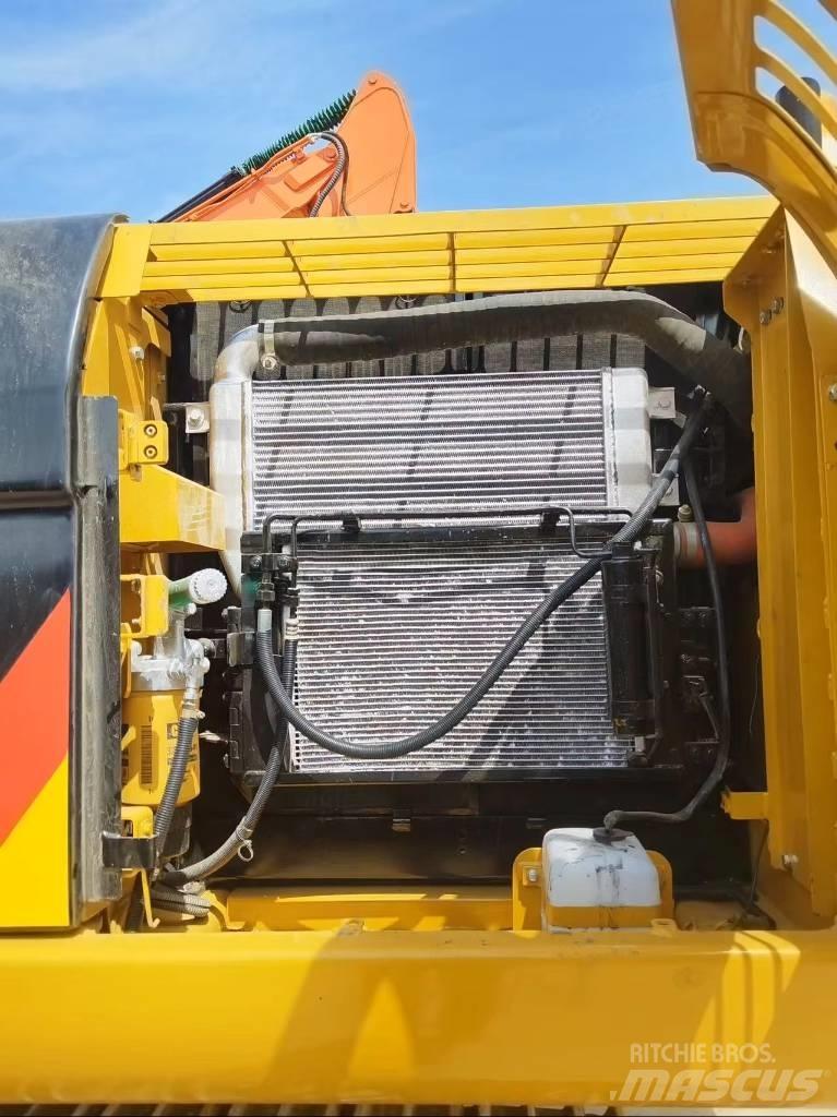 CAT 320 D 2 حفارات وسط 7 طن - 12 طن