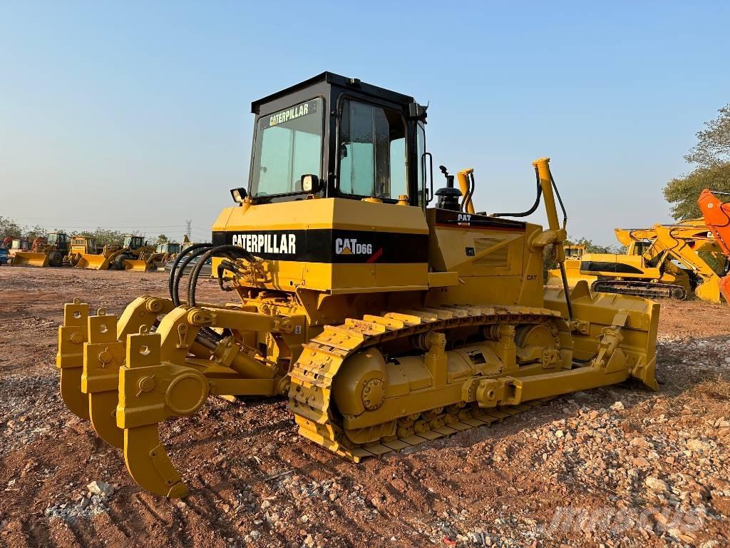 CAT D 6 G بلدوزرات مجنزرة