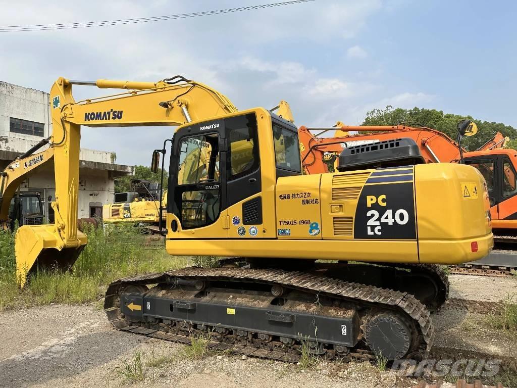 Komatsu PC240-8 حفارات زحافة
