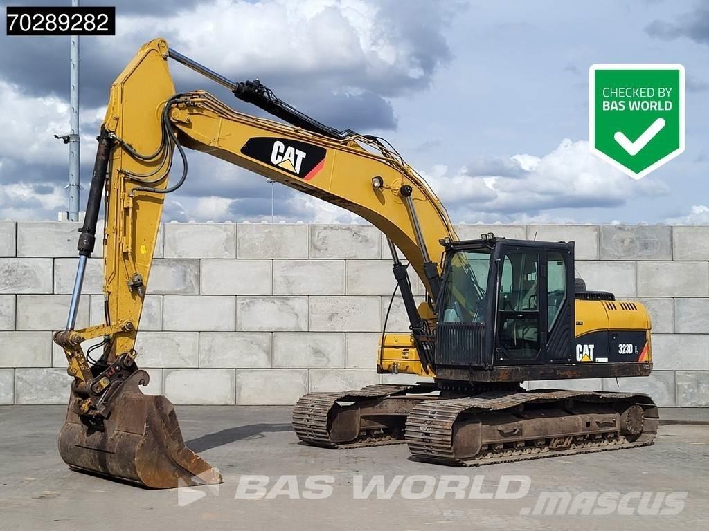 CAT 323 D L حفارات زحافة