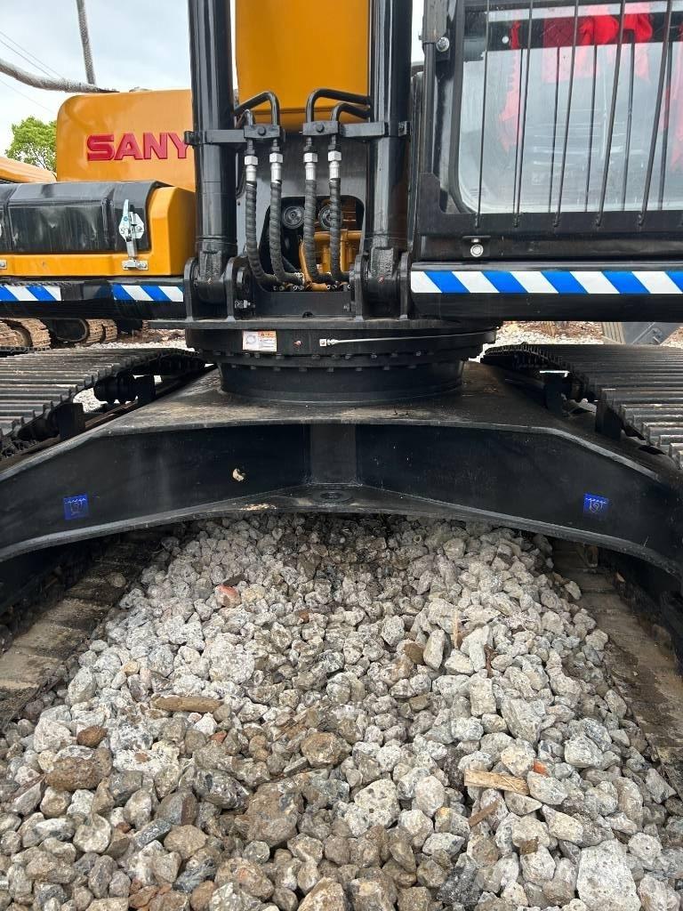 Sany SY 215 C حفارات زحافة