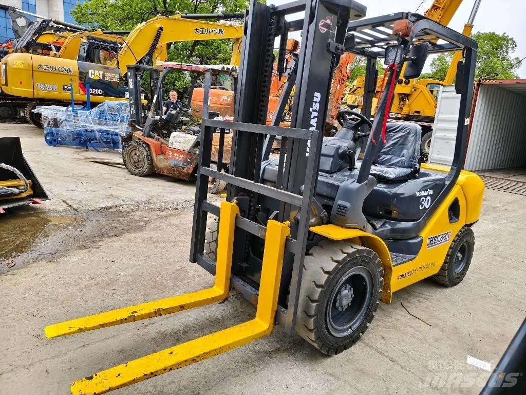 Komatsu FD30 شاحنات الديزل