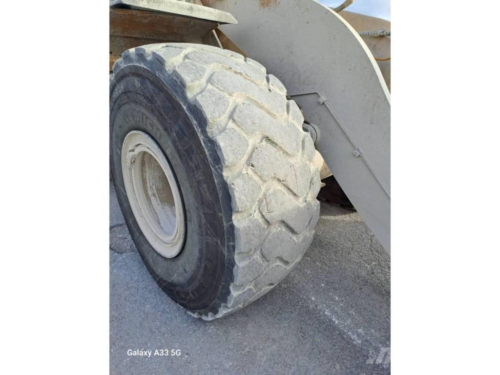 CAT 972 K لوادر بعجل