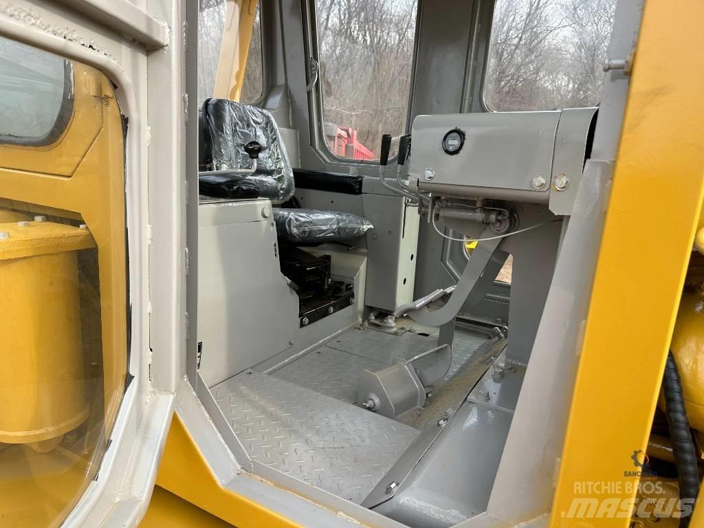 CAT D 7 G بلدوزرات مجنزرة