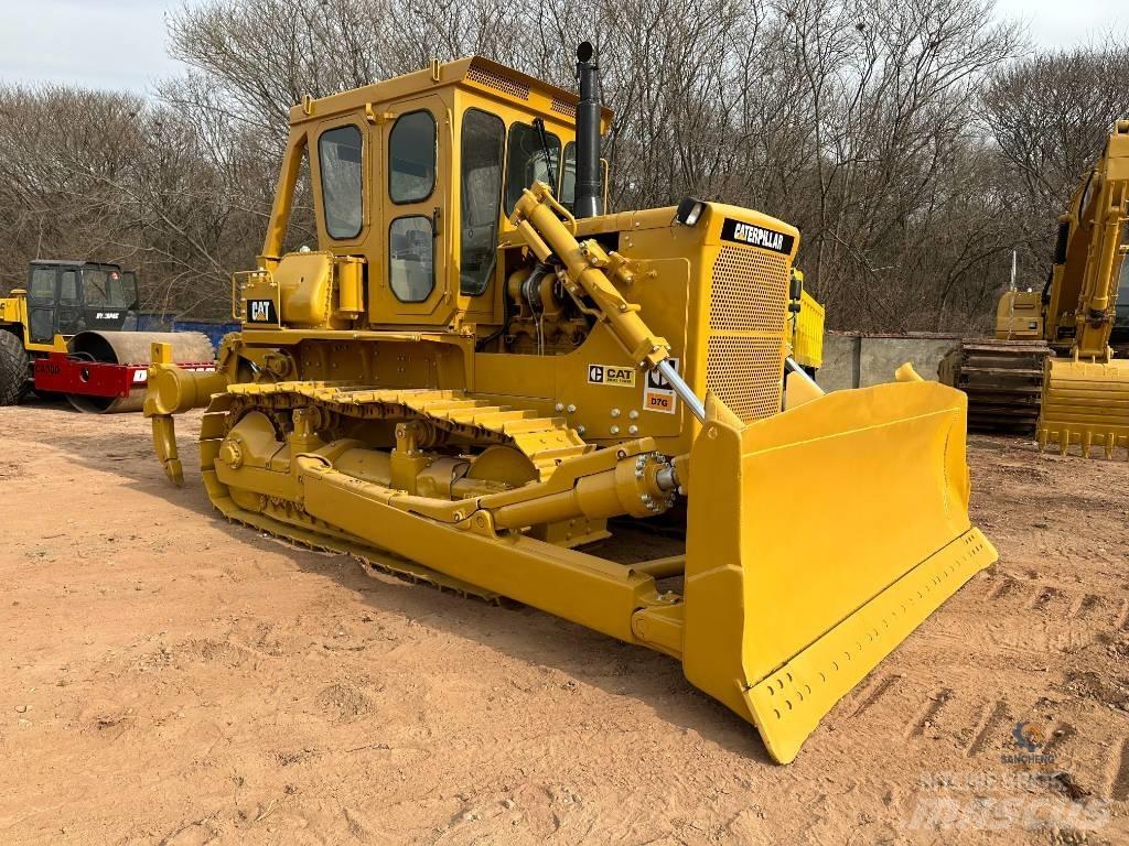CAT D 7 G بلدوزرات مجنزرة