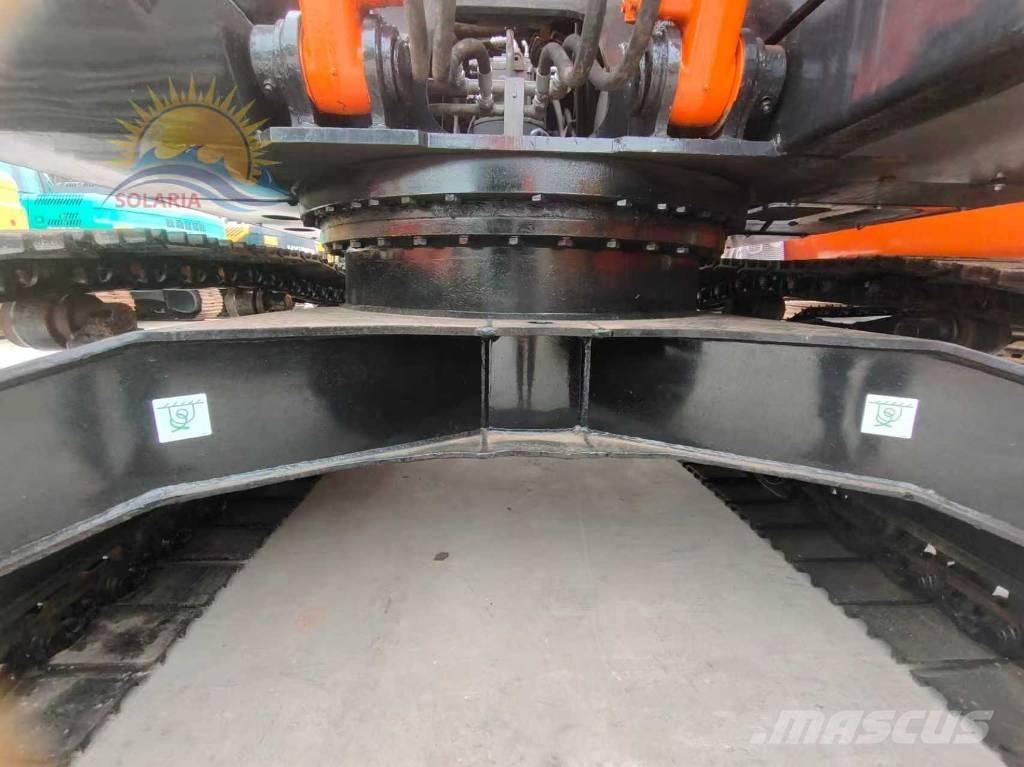 Hitachi ZX 200 حفارات زحافة