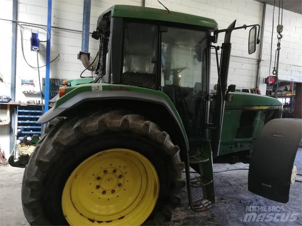 John Deere 6910 الجرارات
