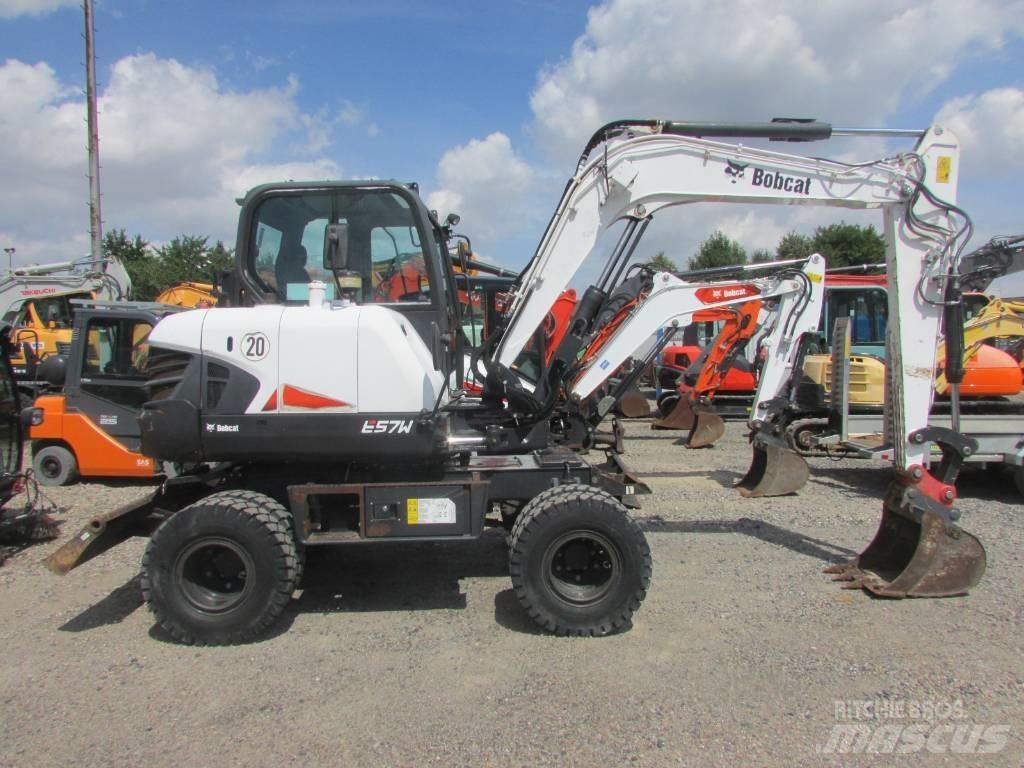 Bobcat E 57 W حفارات بعجل