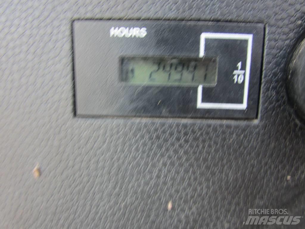 Bobcat E 57 W حفارات بعجل